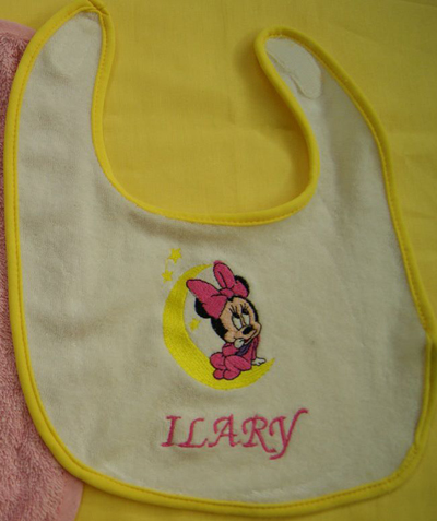 baby bibs with Minnie Mouse design
